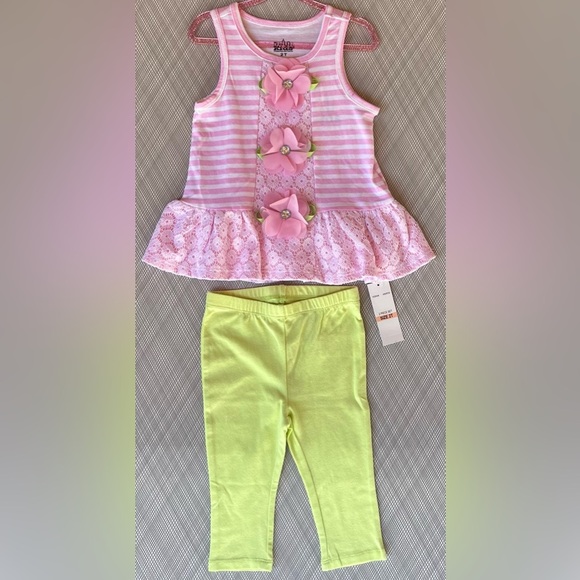 Kids Headquarters Other - Kids Headquarters - Sleeveless floral Peplum Top w/Capri pant Set (Size 2T) NWT
